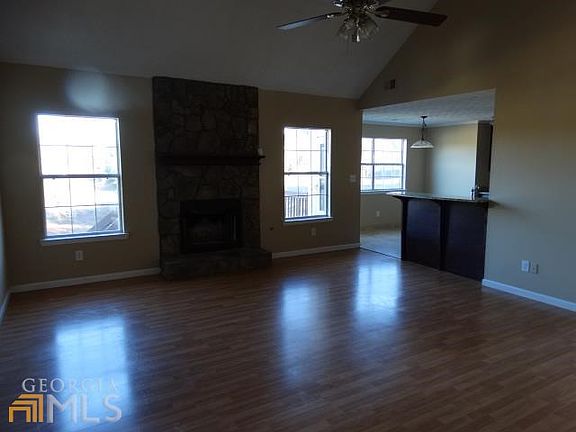 4th image of 800 Monticello Ln