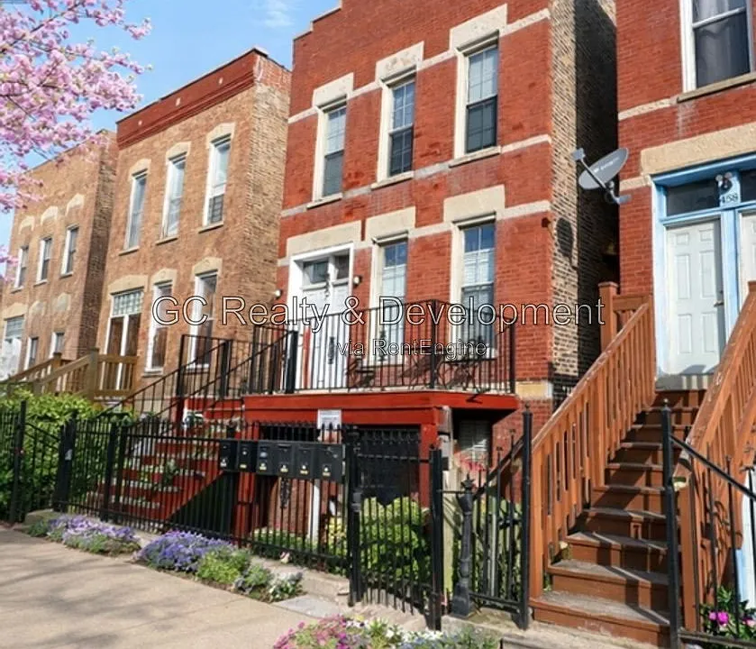 460 W 28th Pl #1R