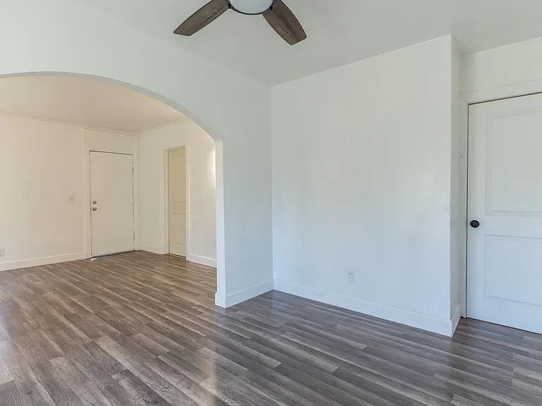 918 NE 6th St — Photo 12