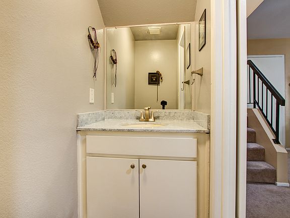 2nd image of 22133 Burbank Blvd Unit 3