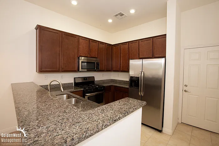 2 bed, 2.0 bath, 1260 sqft, $1,995 — Photo 3