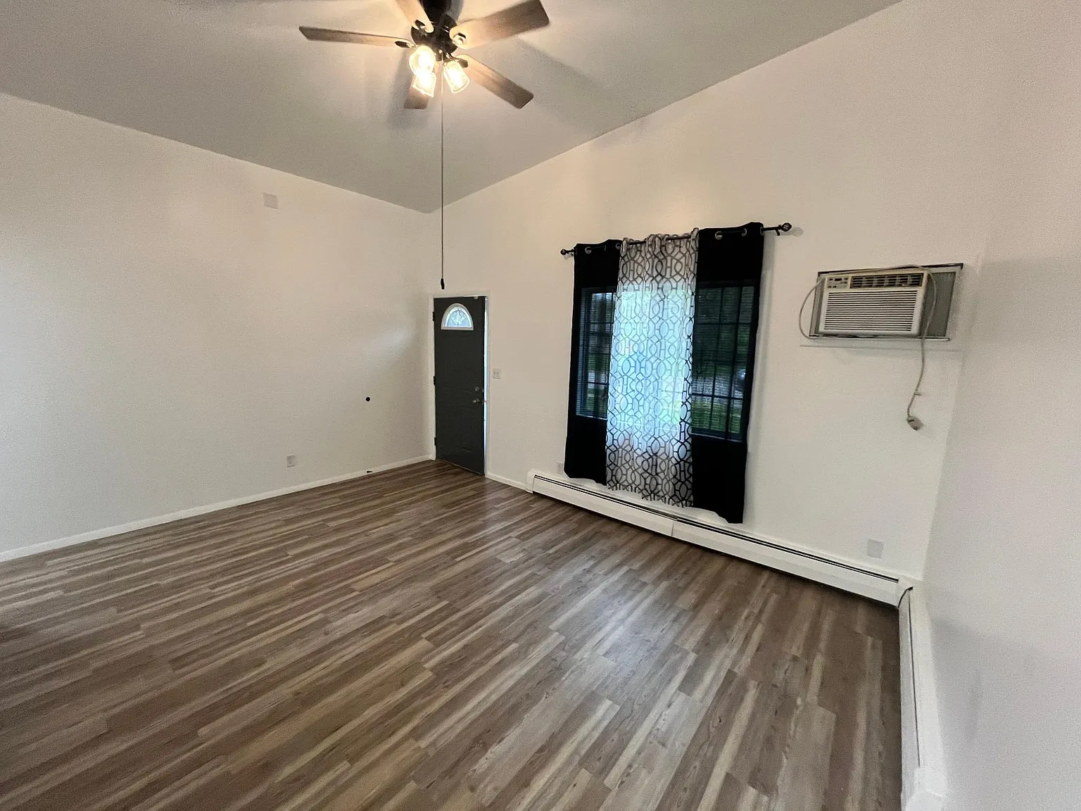 1606 Bryan St — Photo 2