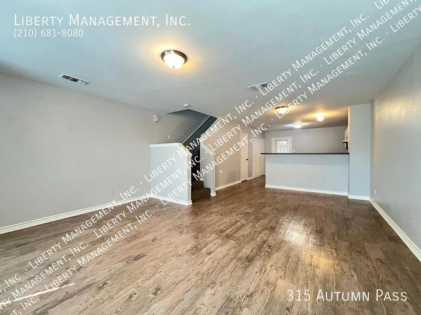 3 Bedroom Townhouse With 2 1/2 Baths — Photo 4