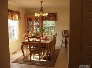 9 Gettysburg Dr #3, Port Jefferson Station, NY 11776