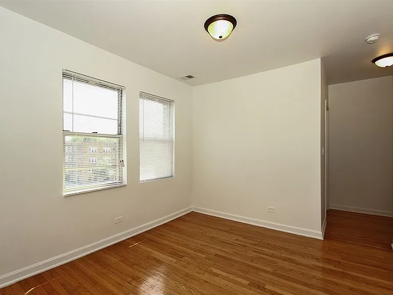8238 S Ellis — Photo 4