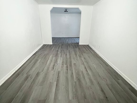 entrance/ living room