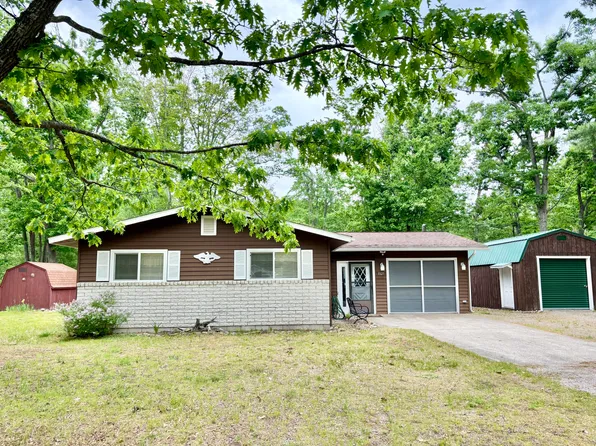 3327 Pleasant View Dr, Lewiston, MI 49756