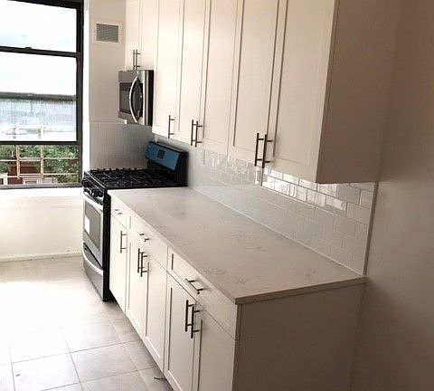 3rd image of 2426 29th St APT 3B