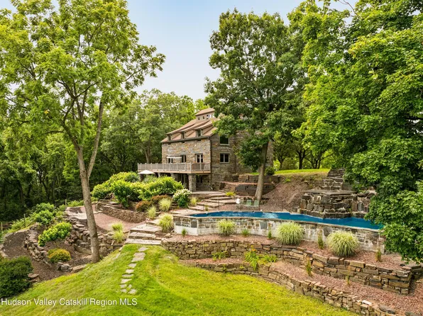 567 4 Mile Point Road, Athens, NY 12015