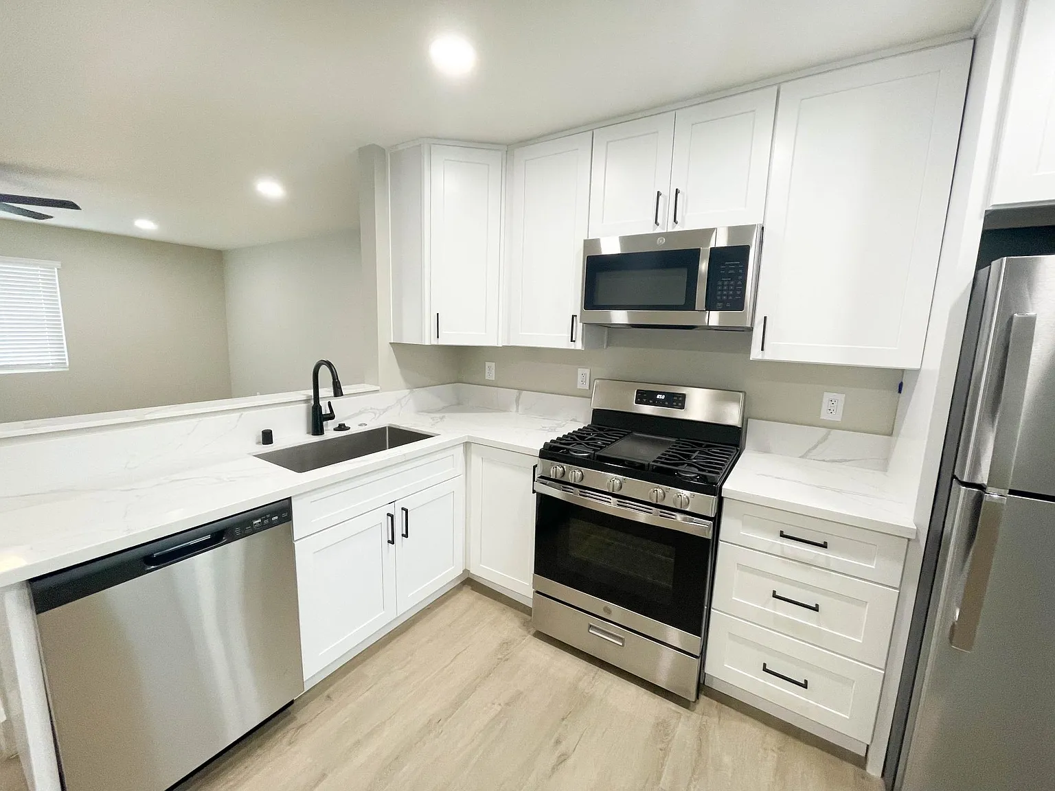 2 bed, 850 sqft, $2,395 — Photo 3