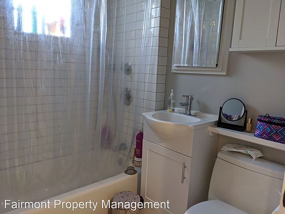 5th image of 4208 N Sacramento Ave #Ch1