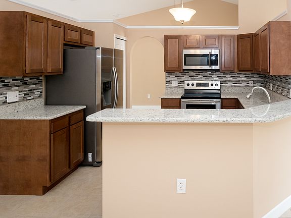 5th image of 1022 Autumn Leaf Dr