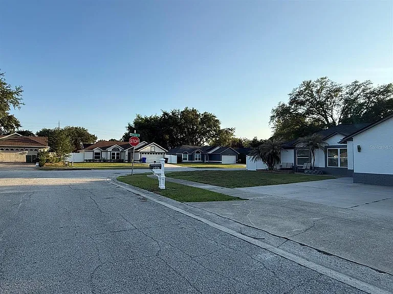 2906 Vienna Ln — Photo 2