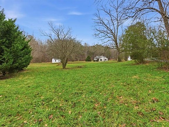 3rd image of 435 Hampton Rd