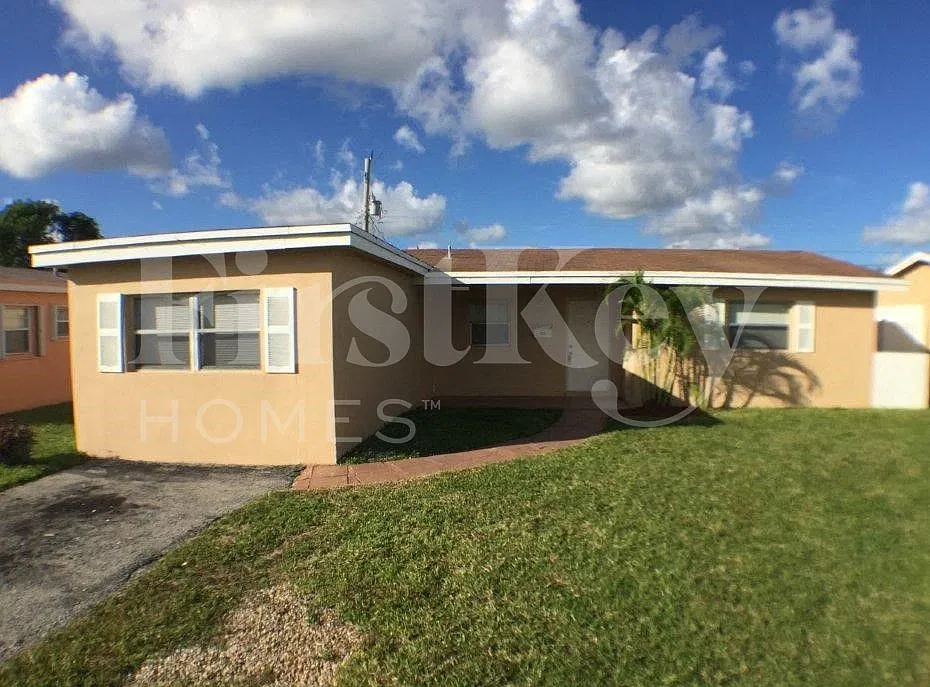 3 bed, 2.0 bath, 1476 sqft, $3,480 — Photo 1