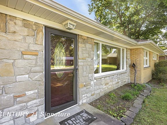 5th image of 40 Shadyside Ct