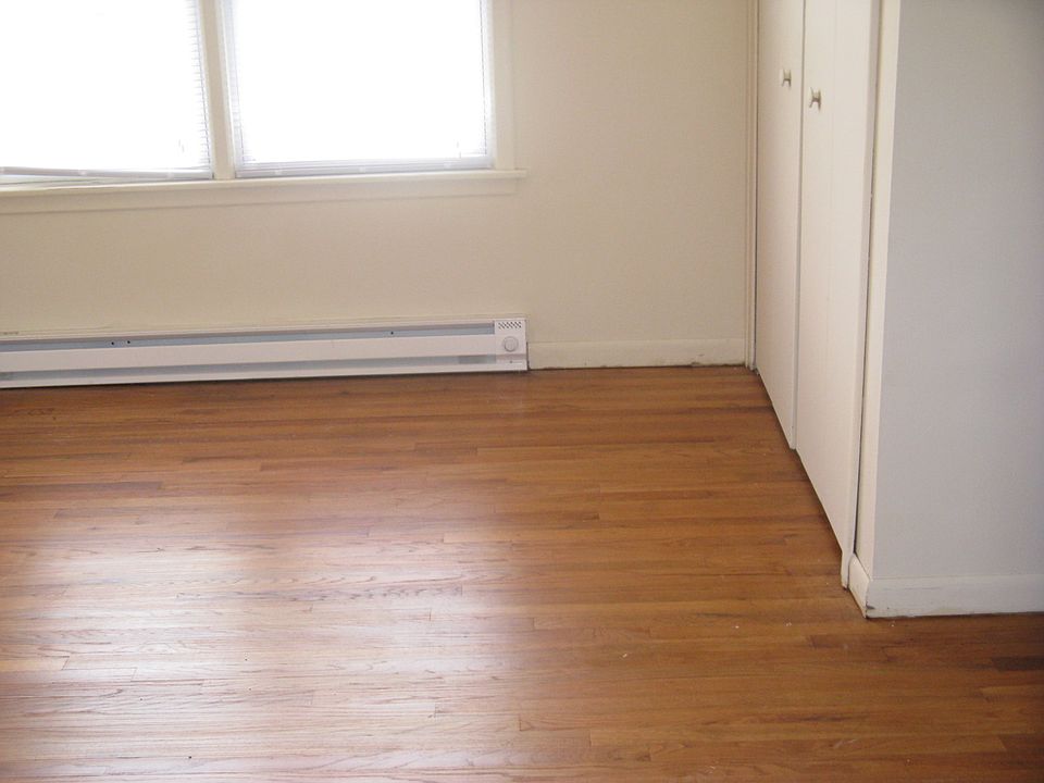 1st image of 22006 N Chrysler Dr #2