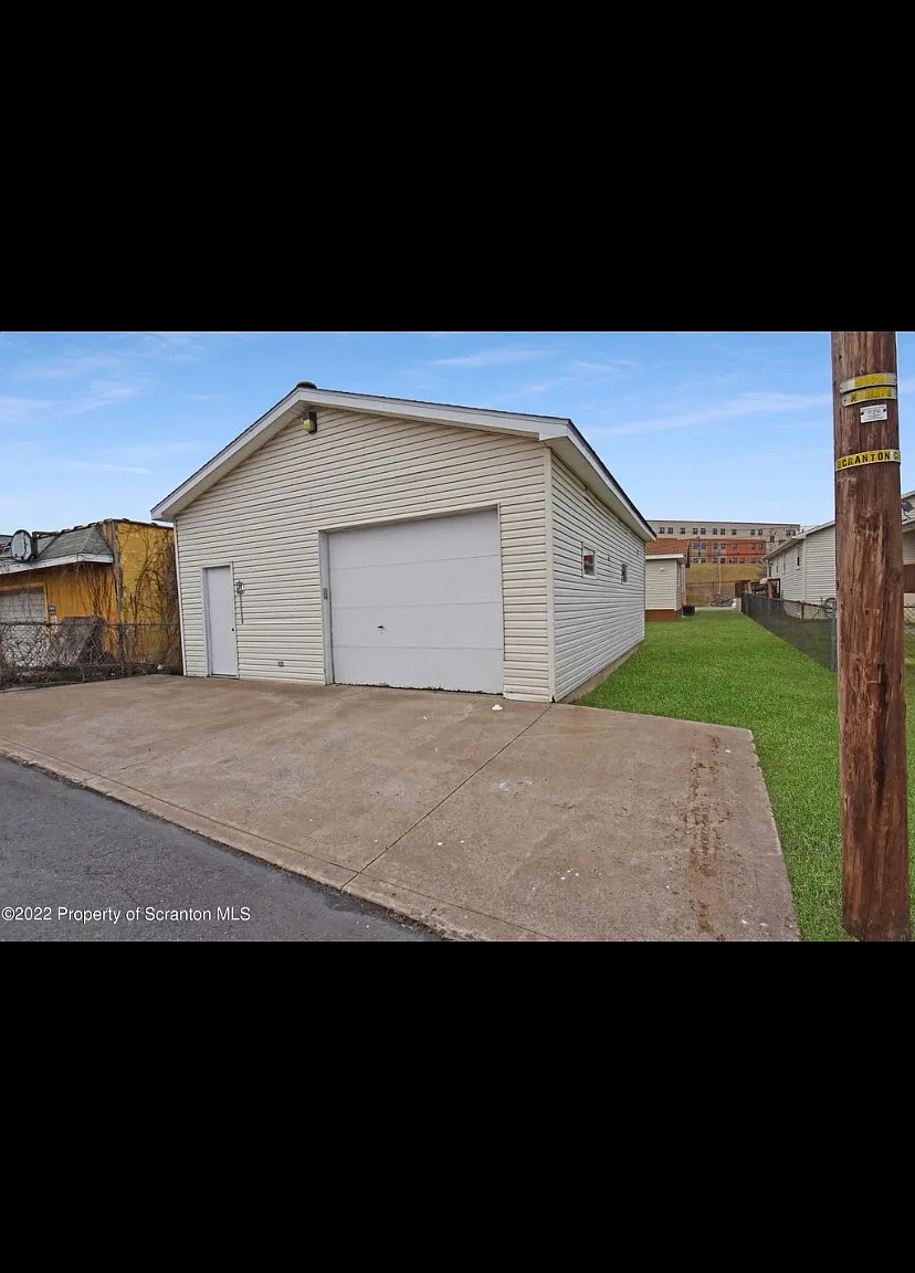 2029 Dorothy St — Photo 4