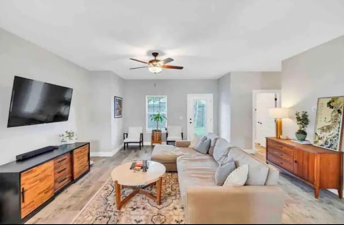 3 bed, 1500 sqft, $2,400 — Photo 1