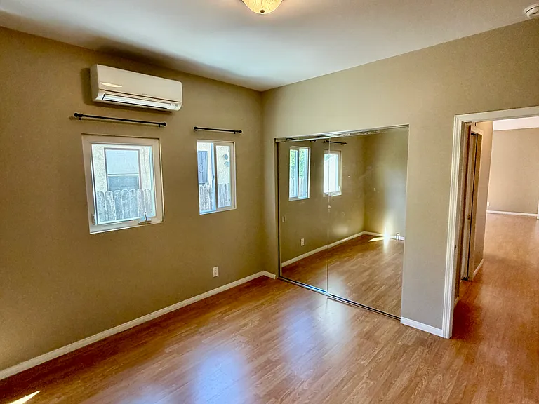 1033 Allen Ave #2 — Photo 6