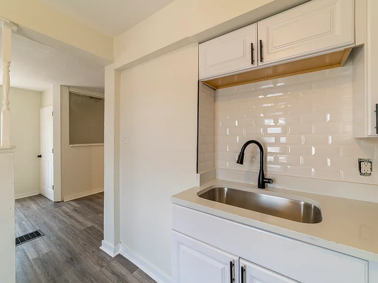 19 Rimbach St #6 — Photo 10
