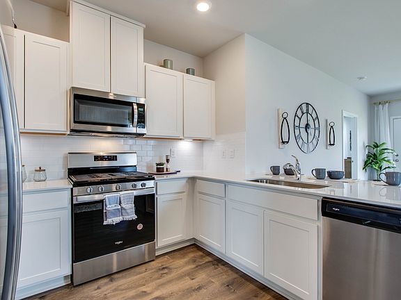 4th image of 7052 Lang Ave