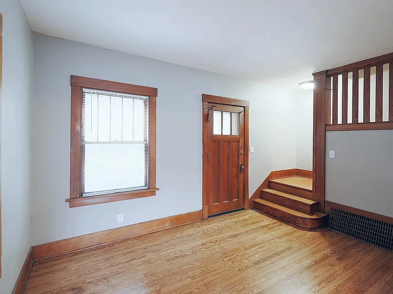 4648 Farnam St — Photo 15