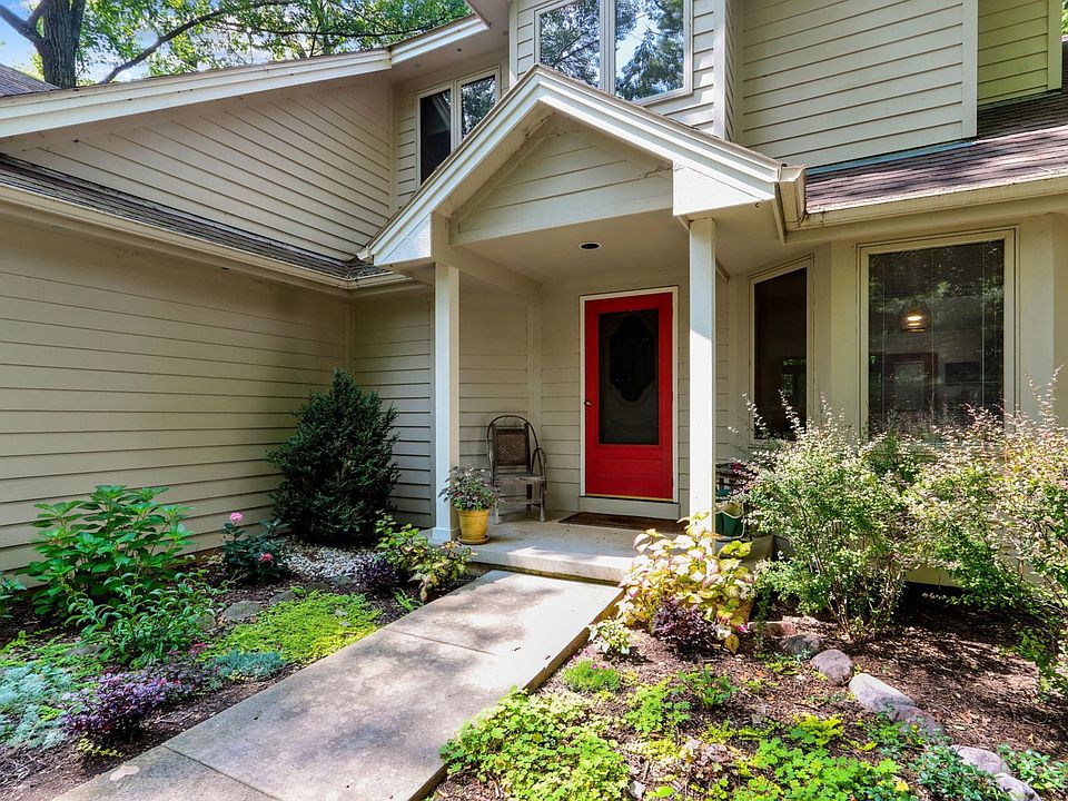 1st image of 39 Rolling Green Dr