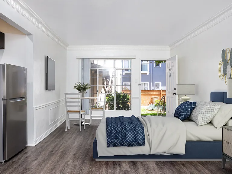 435 S Norton Ave — Photo 5
