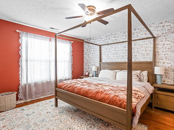 4th image of 13 Ashwood Cir