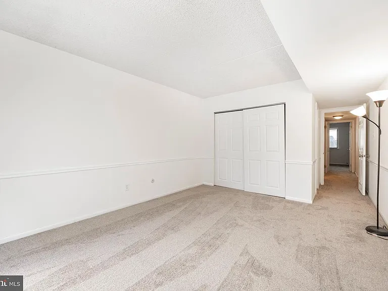 440 Summit House — Photo 21