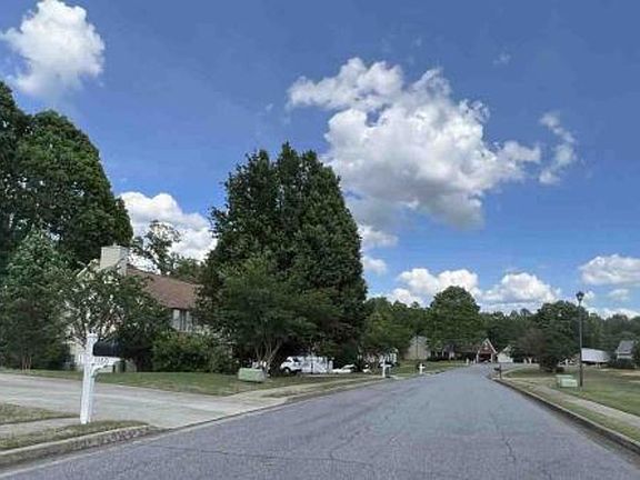 Exterior Neighborhood (street photo)