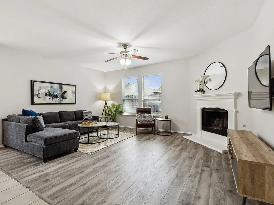 1209 Motley Dr