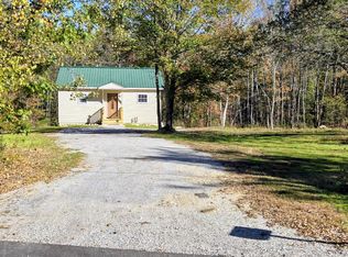 31 Sodom Rd, Hebron, ME 04238