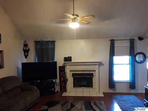 3rd image of 104 Brookview Dr