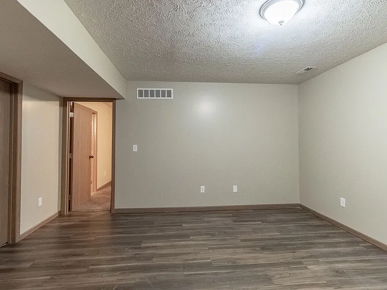2849 W Rose St — Photo 20