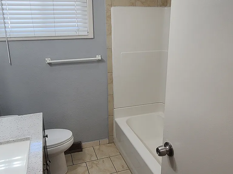 11316 Lewis Ave — Photo 12