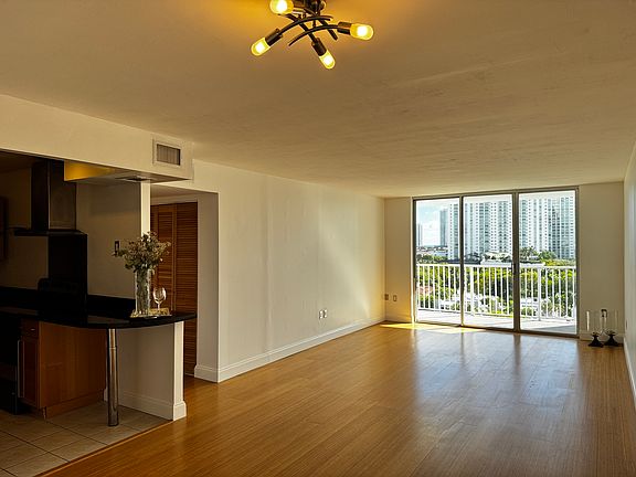 3rd image of 2851 NE 183rd St APT 1007E
