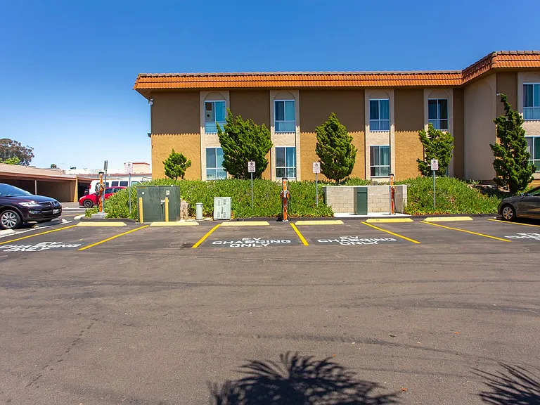 Volterra Apartments — Photo 41