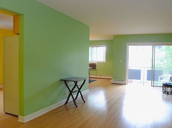 2nd image of 1040 Erie St APT 303