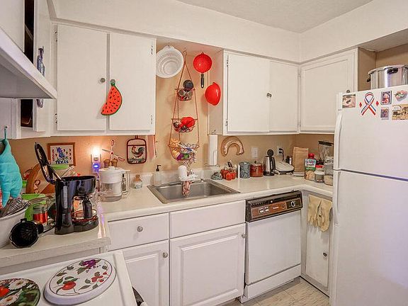 3rd image of 176 Monte Largo Dr NE