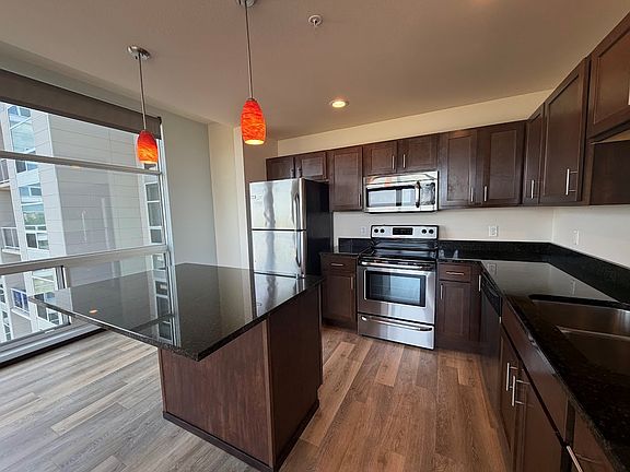 5th image of 822 E Washington Ave APT 910