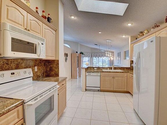 4th image of 9759 Harbour Lake Cir