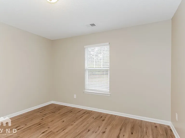 712 Raindrops Rd — Photo 13