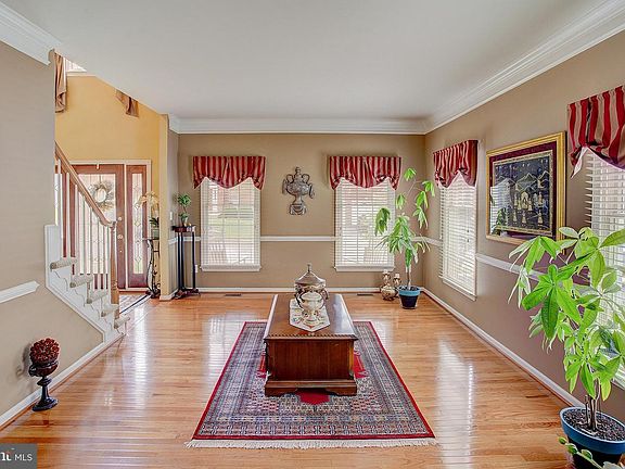 5th image of 2913 Blue Holly Ln