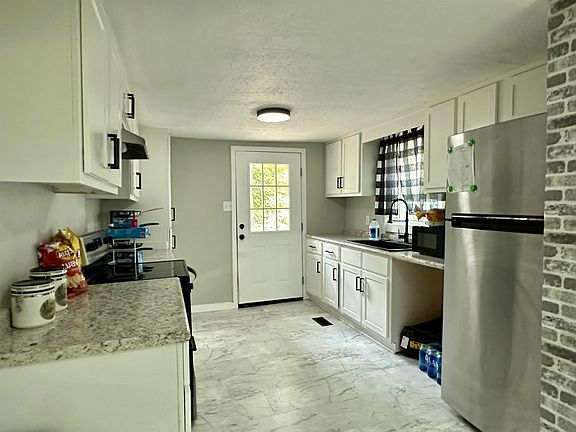 5th image of 965 Sparks Ln