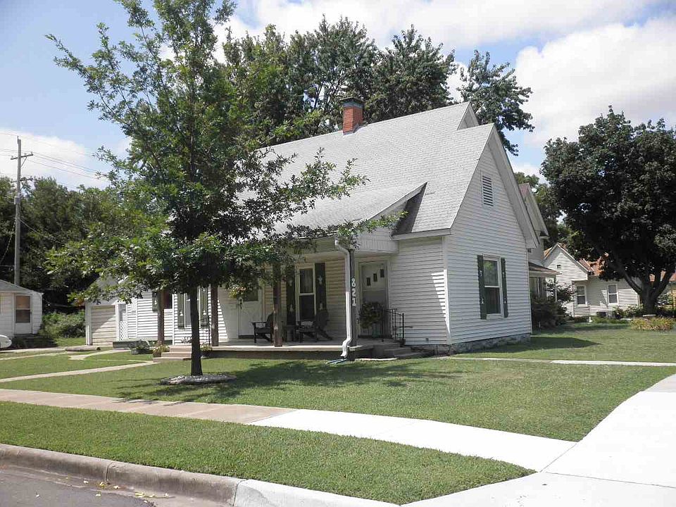 1st image of 821 E 11th Ave