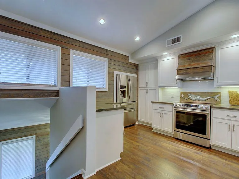 915 Wimbledon Dr — Photo 3