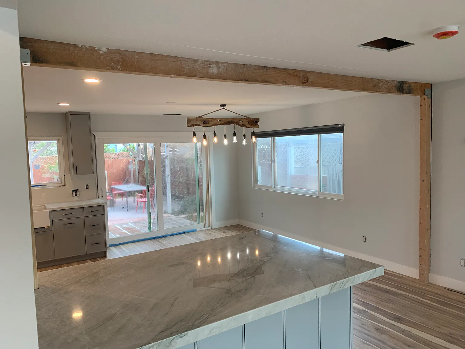 4 bed, 2706 sqft, $8,995 — Photo 3