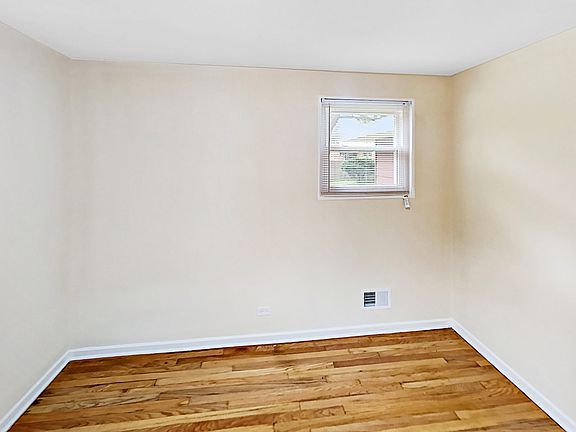 3rd image of 4042 W 109th St